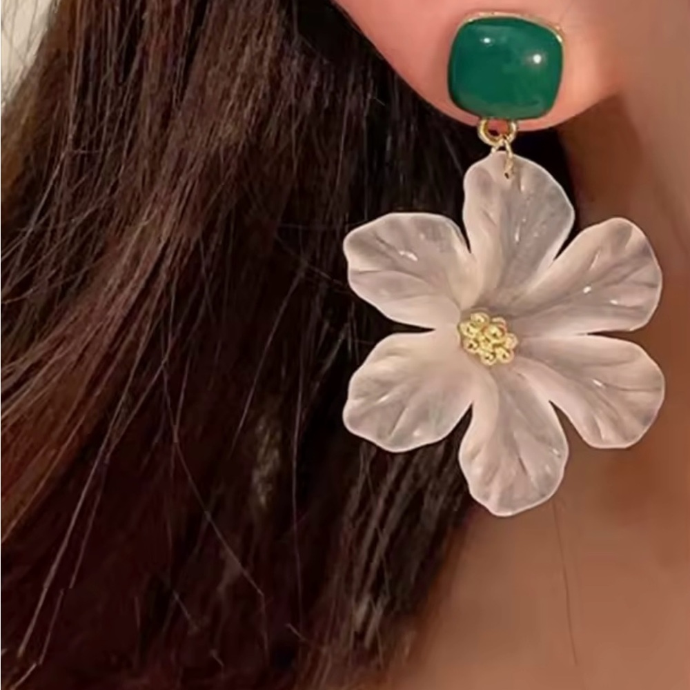 NEW Elegant White Floral Earrings with Green Accents